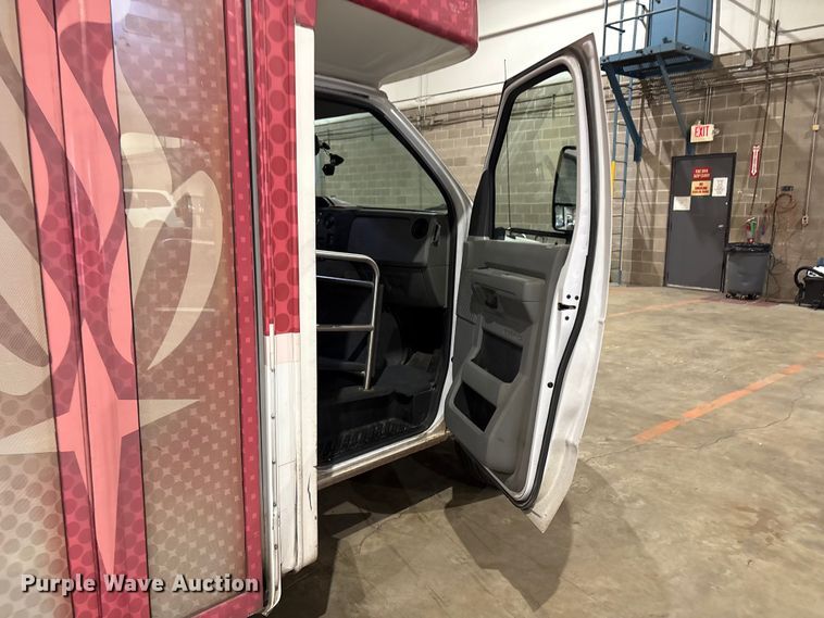 image for item EV2843 2019 Ford E450 shuttle bus