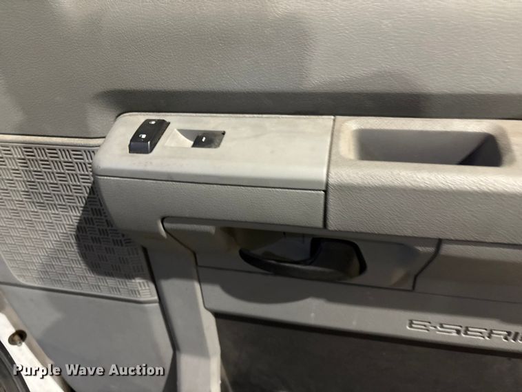 image for item EV2843 2019 Ford E450 shuttle bus