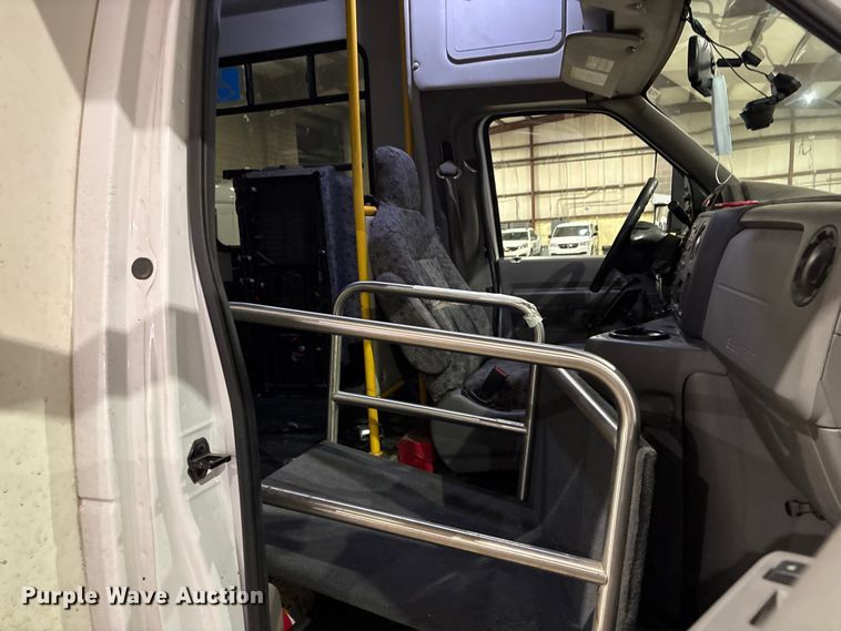 image for item EV2843 2019 Ford E450 shuttle bus