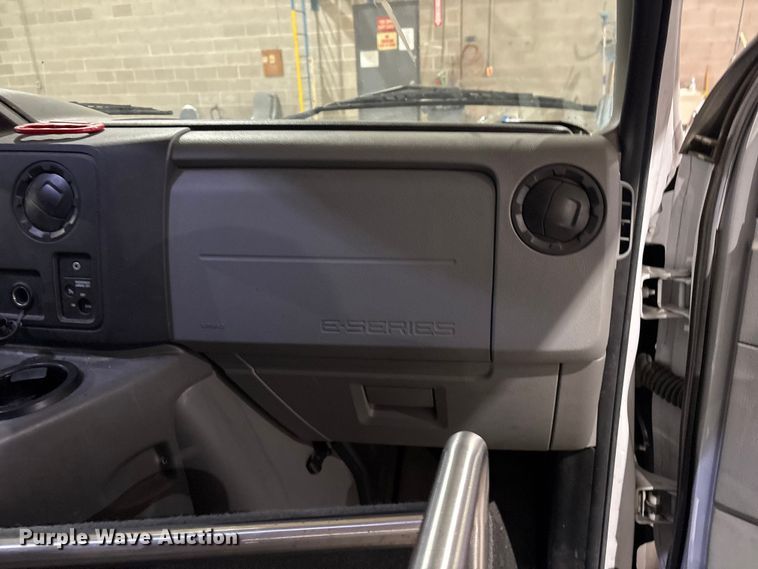 image for item EV2843 2019 Ford E450 shuttle bus