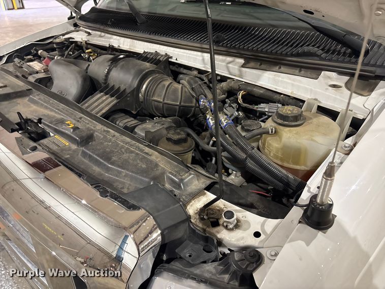 image for item EV2843 2019 Ford E450 shuttle bus