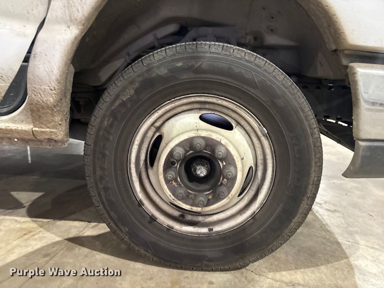 image for item EV2843 2019 Ford E450 shuttle bus