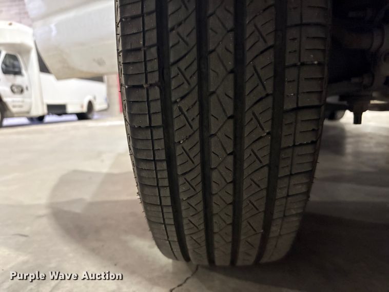 image for item EV2843 2019 Ford E450 shuttle bus