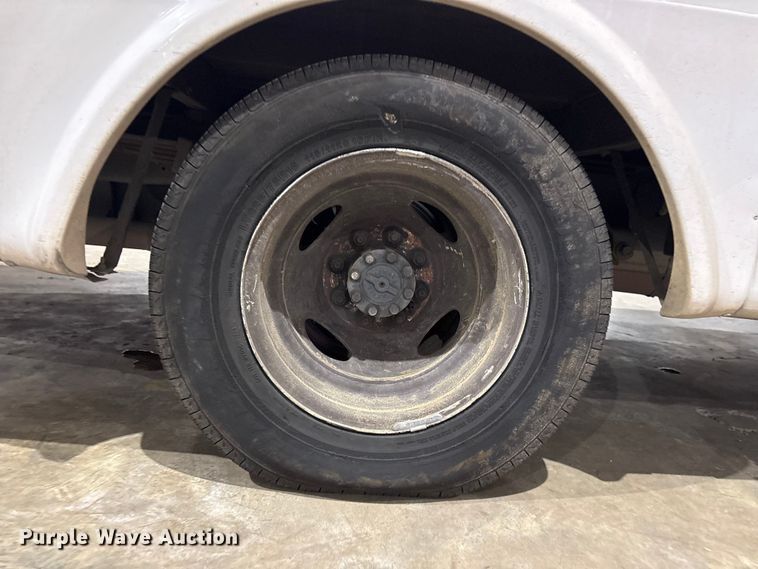 image for item EV2843 2019 Ford E450 shuttle bus