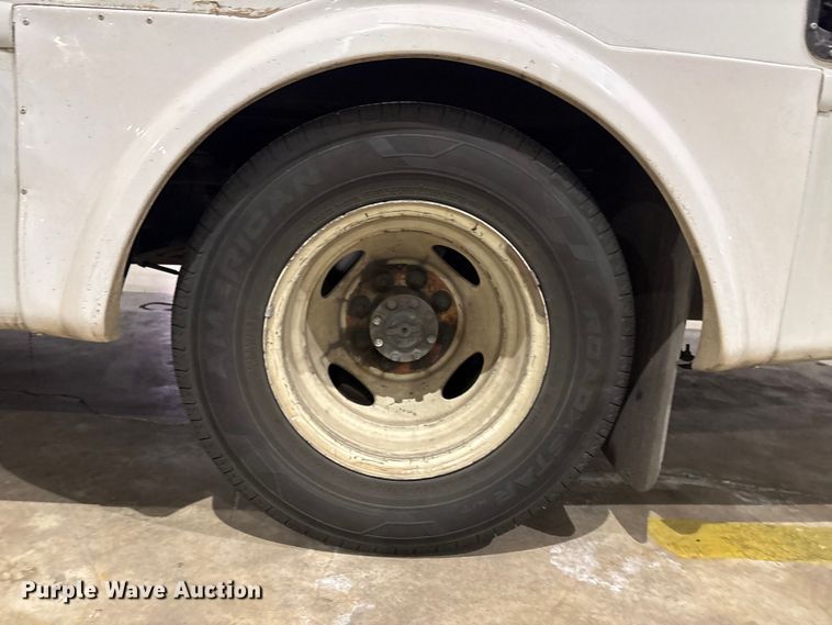 image for item EV2843 2019 Ford E450 shuttle bus