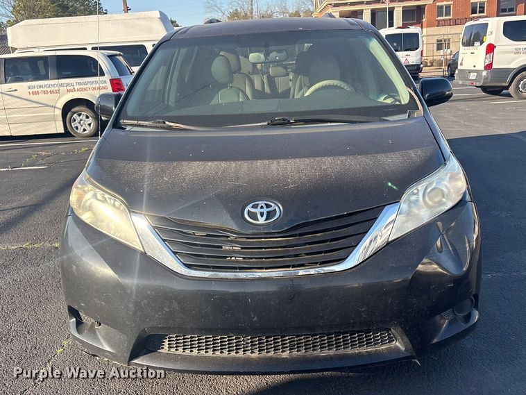 image for item EV2855 2014 Toyota Sienna van
