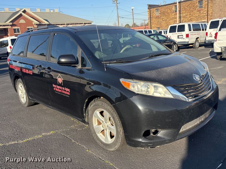image for item EV2855 2014 Toyota Sienna van