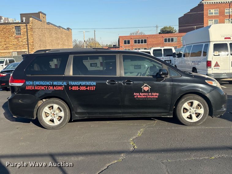 image for item EV2855 2014 Toyota Sienna van