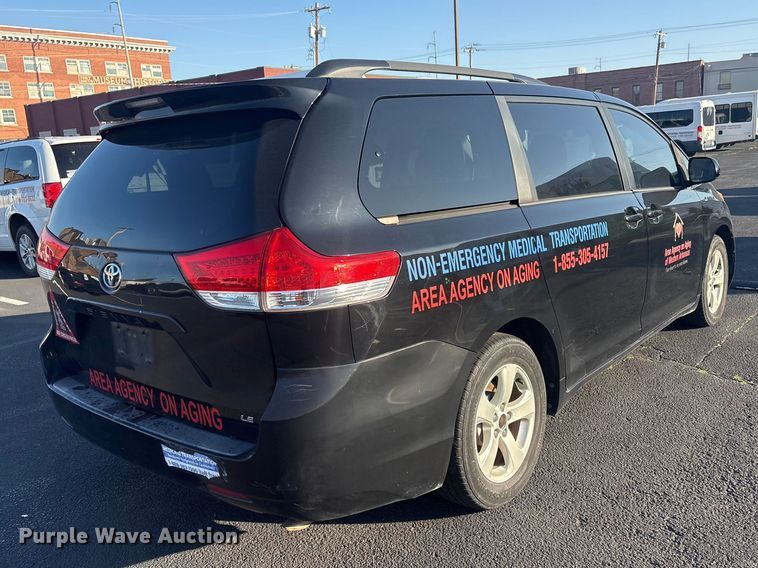 image for item EV2855 2014 Toyota Sienna van