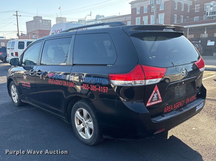 image for item EV2855 2014 Toyota Sienna van