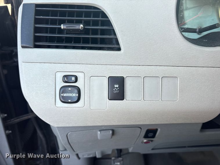 image for item EV2855 2014 Toyota Sienna van