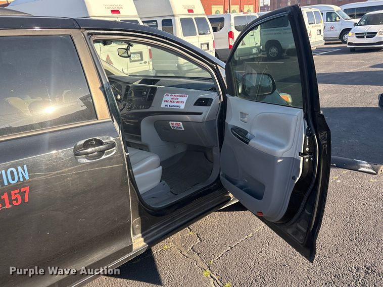 image for item EV2855 2014 Toyota Sienna van