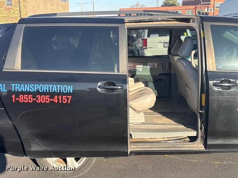 image for item EV2855 2014 Toyota Sienna van