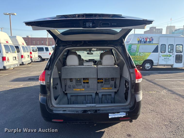 image for item EV2855 2014 Toyota Sienna van