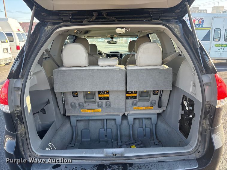 image for item EV2855 2014 Toyota Sienna van