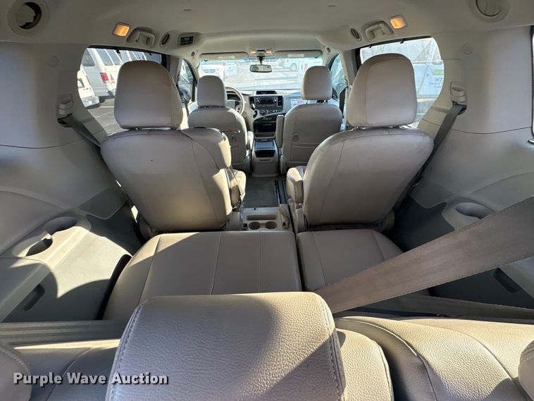 image for item EV2855 2014 Toyota Sienna van