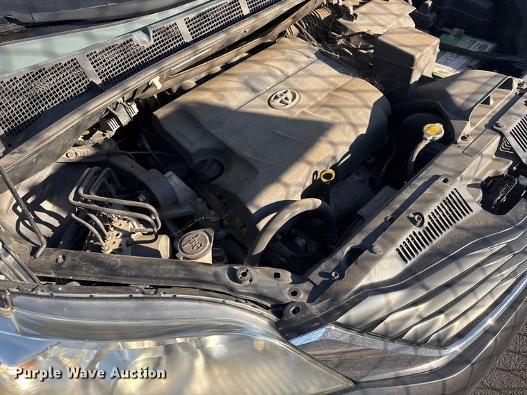 image for item EV2855 2014 Toyota Sienna van