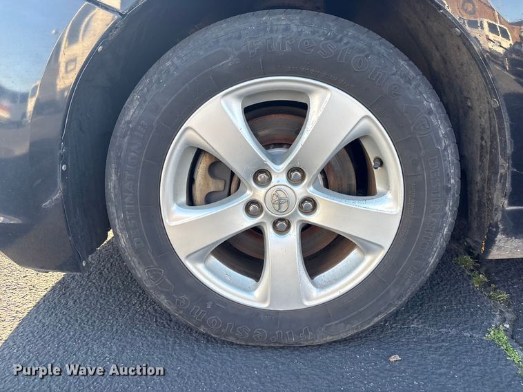 image for item EV2855 2014 Toyota Sienna van