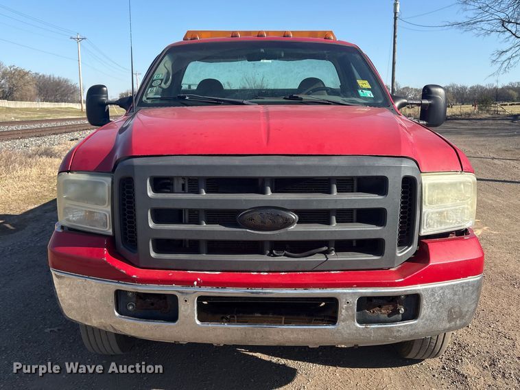 image for item EV2864 1999 Ford F550 rollback truck