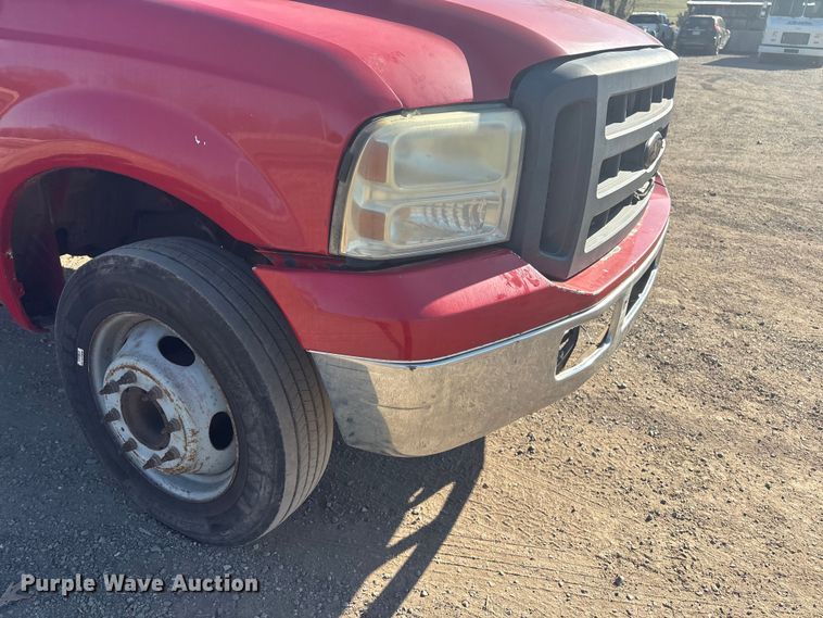 image for item EV2864 1999 Ford F550 rollback truck