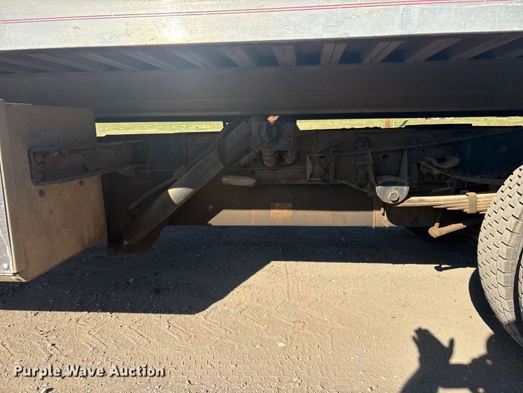 image for item EV2864 1999 Ford F550 rollback truck