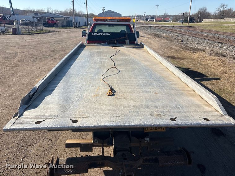 image for item EV2864 1999 Ford F550 rollback truck