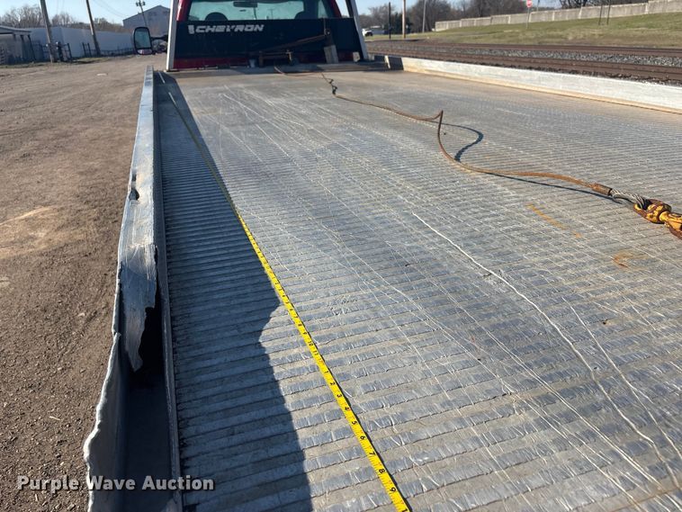 image for item EV2864 1999 Ford F550 rollback truck