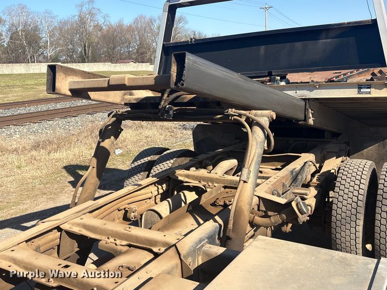 image for item EV2864 1999 Ford F550 rollback truck