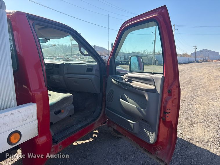 image for item EV2864 1999 Ford F550 rollback truck