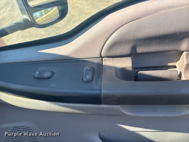 image for item EV2864 1999 Ford F550 rollback truck