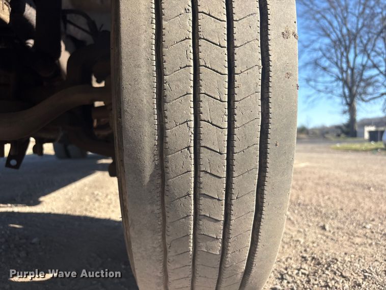 image for item EV2864 1999 Ford F550 rollback truck