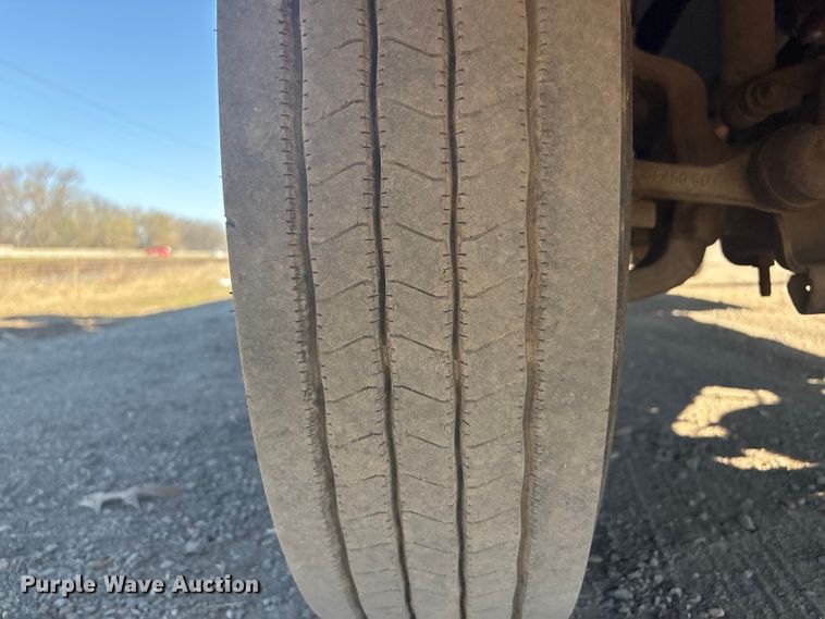 image for item EV2864 1999 Ford F550 rollback truck