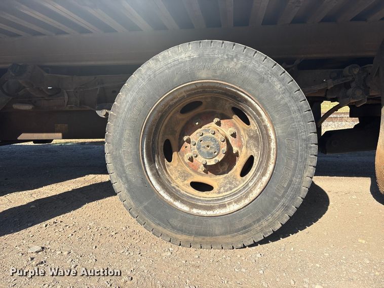 image for item EV2864 1999 Ford F550 rollback truck