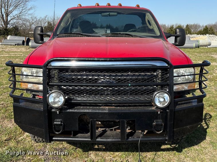 image for item EV2867 2003 Ford F350 Super Duty pickup truck cab and chassis