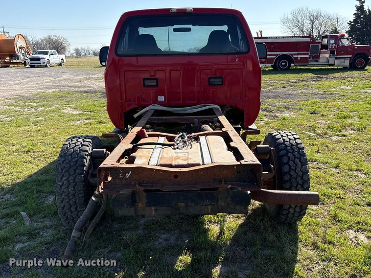 image for item EV2867 2003 Ford F350 Super Duty pickup truck cab and chassis