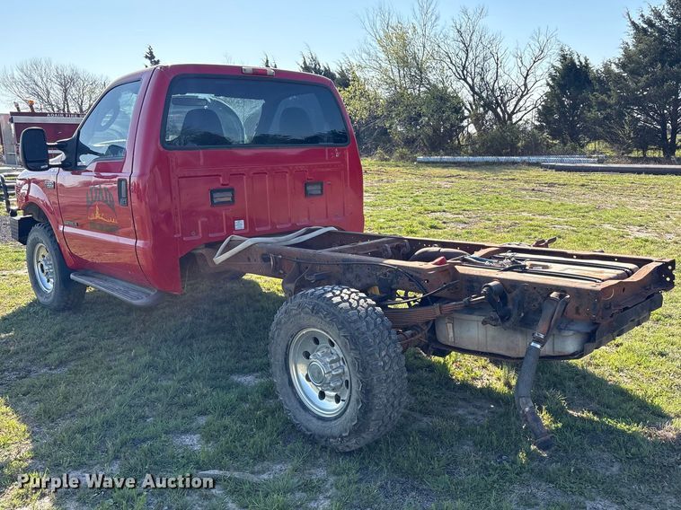 image for item EV2867 2003 Ford F350 Super Duty pickup truck cab and chassis