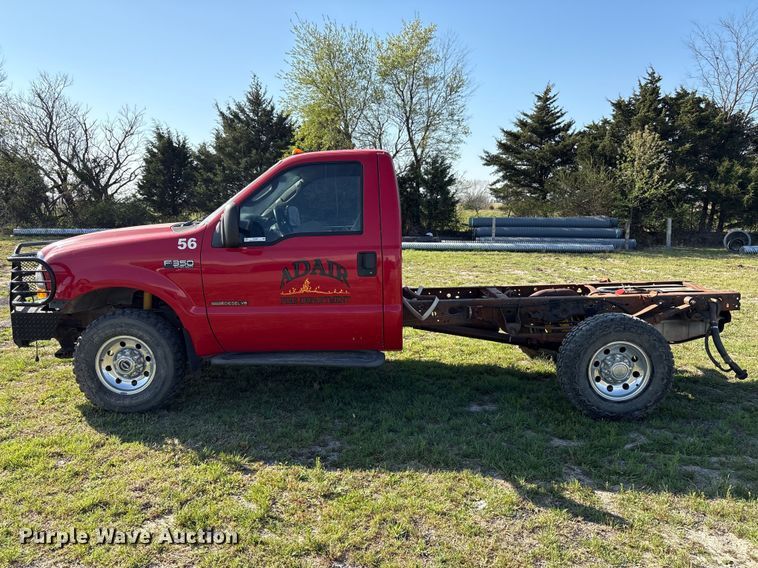 image for item EV2867 2003 Ford F350 Super Duty pickup truck cab and chassis