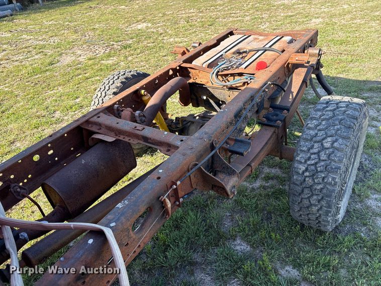 image for item EV2867 2003 Ford F350 Super Duty pickup truck cab and chassis