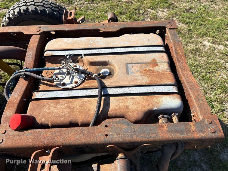 image for item EV2867 2003 Ford F350 Super Duty pickup truck cab and chassis