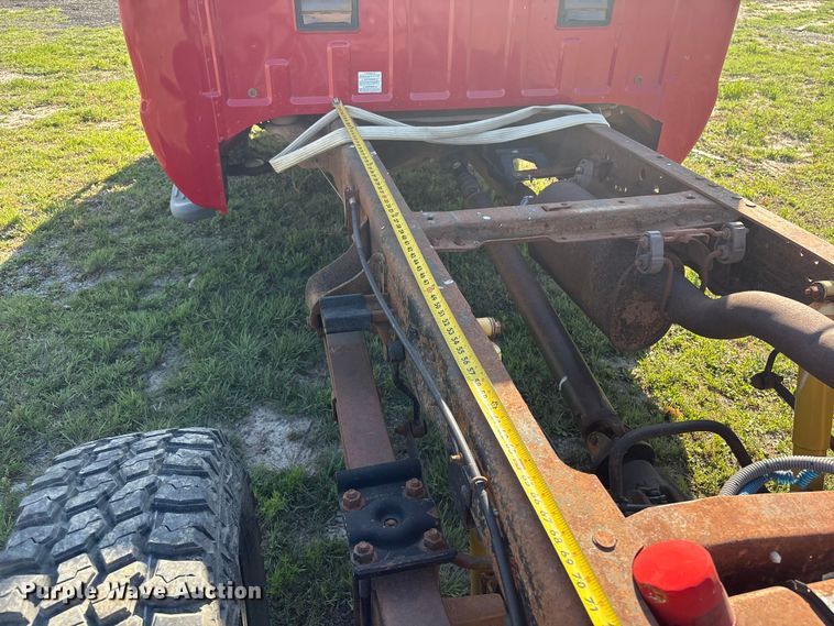 image for item EV2867 2003 Ford F350 Super Duty pickup truck cab and chassis