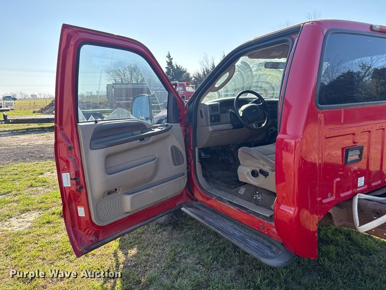 image for item EV2867 2003 Ford F350 Super Duty pickup truck cab and chassis