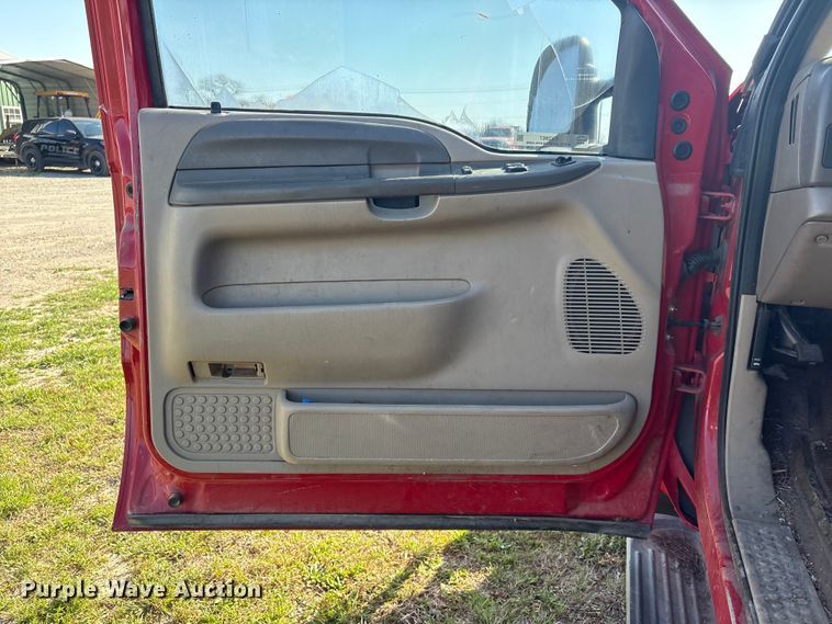 image for item EV2867 2003 Ford F350 Super Duty pickup truck cab and chassis