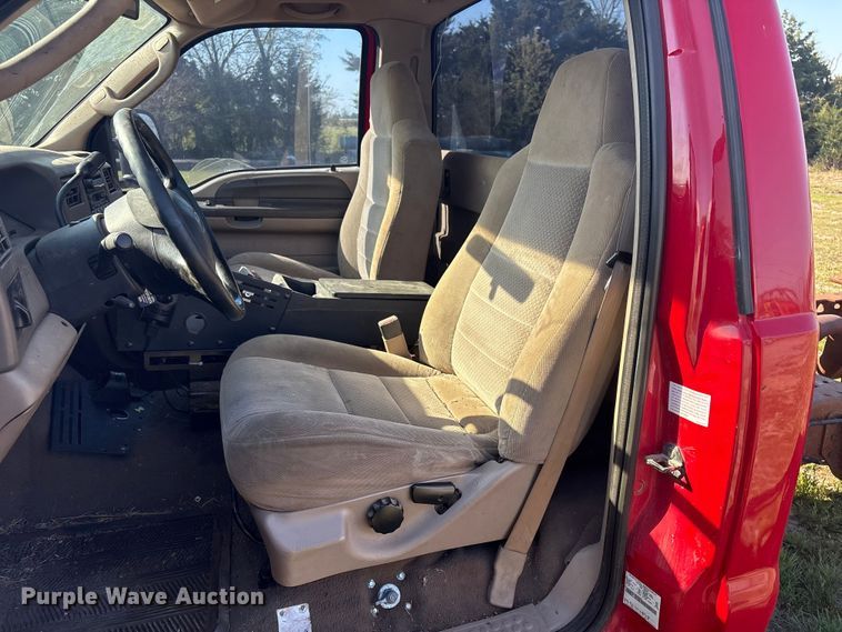 image for item EV2867 2003 Ford F350 Super Duty pickup truck cab and chassis