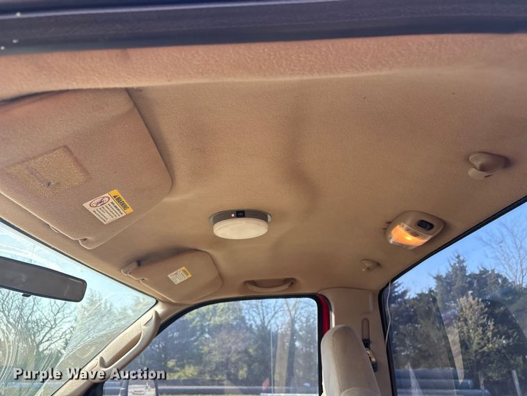 image for item EV2867 2003 Ford F350 Super Duty pickup truck cab and chassis