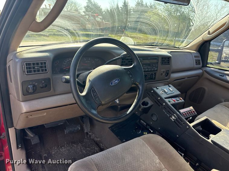 image for item EV2867 2003 Ford F350 Super Duty pickup truck cab and chassis