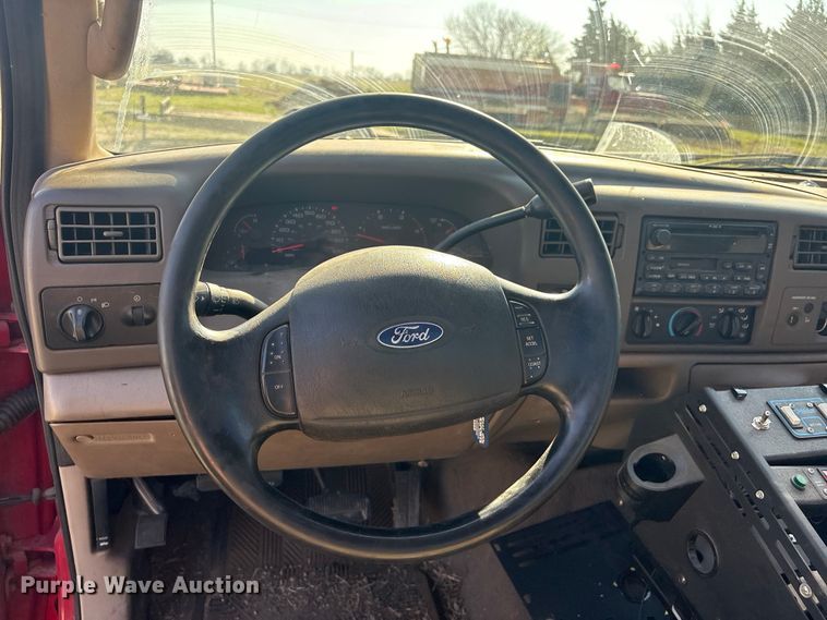 image for item EV2867 2003 Ford F350 Super Duty pickup truck cab and chassis