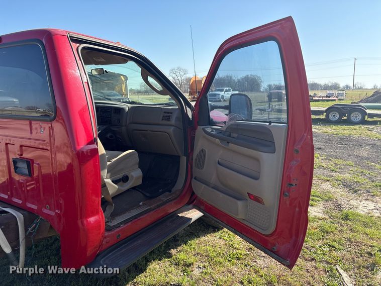 image for item EV2867 2003 Ford F350 Super Duty pickup truck cab and chassis