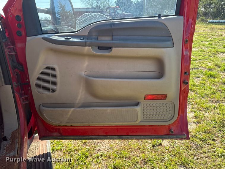 image for item EV2867 2003 Ford F350 Super Duty pickup truck cab and chassis