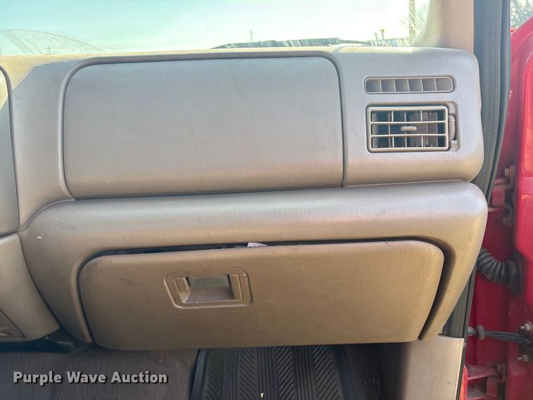 image for item EV2867 2003 Ford F350 Super Duty pickup truck cab and chassis