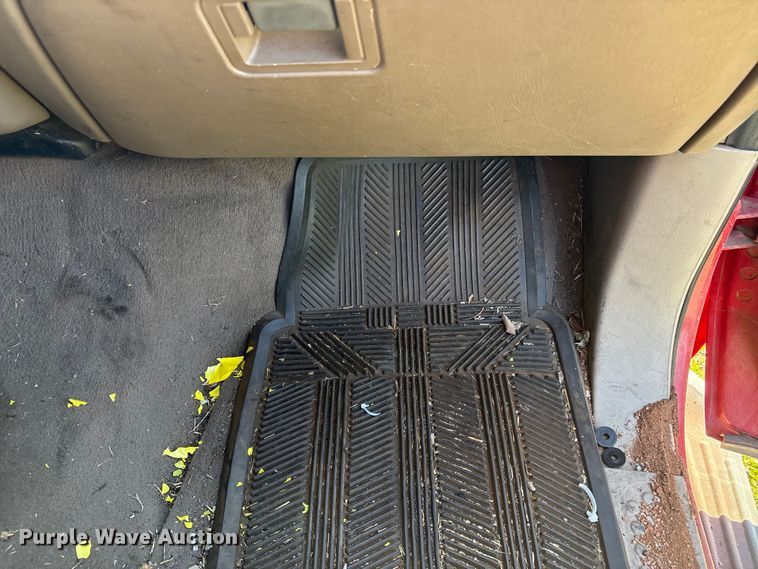 image for item EV2867 2003 Ford F350 Super Duty pickup truck cab and chassis